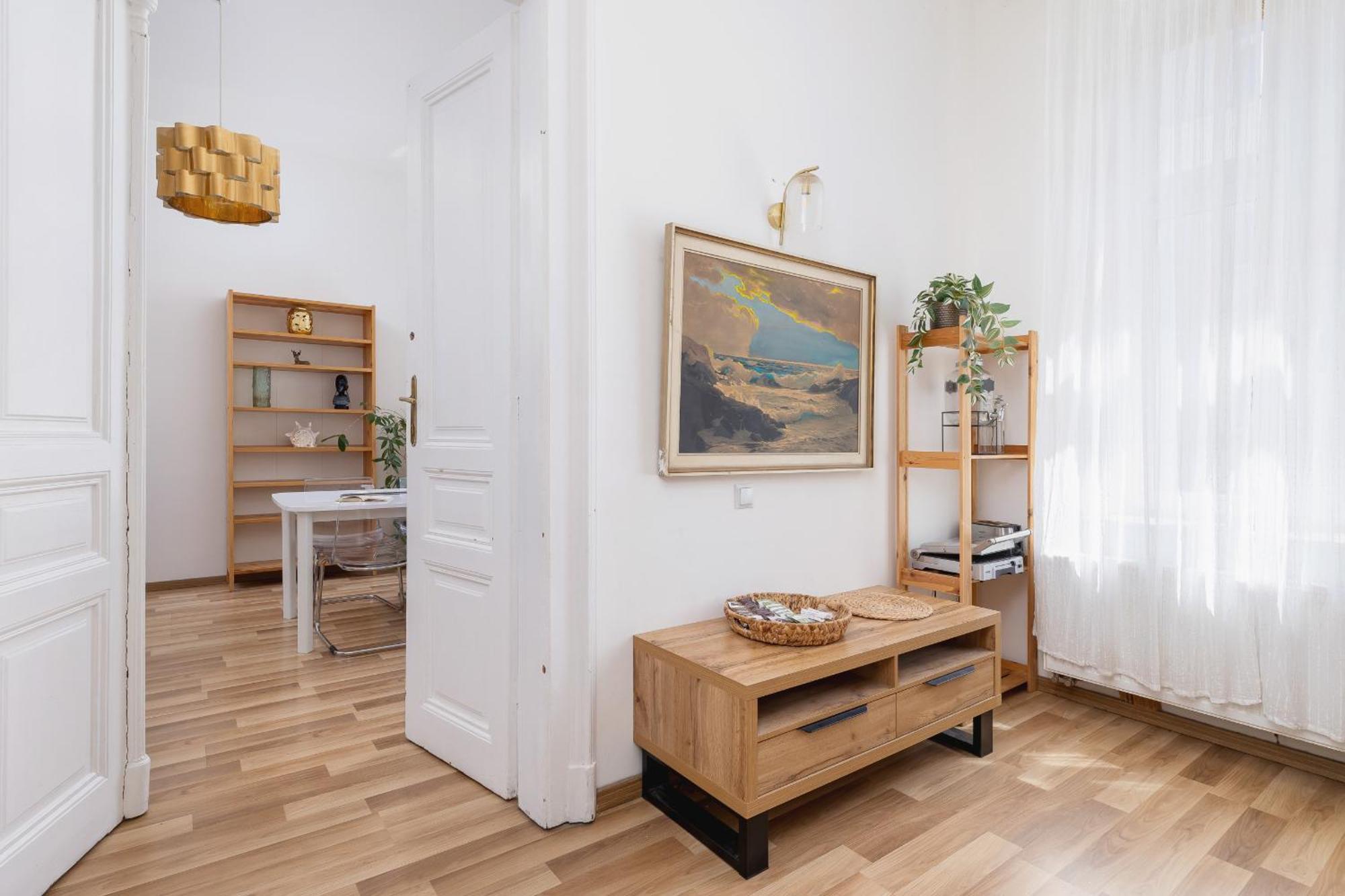 Family In Downtown Cracow By Rent Like Apartment